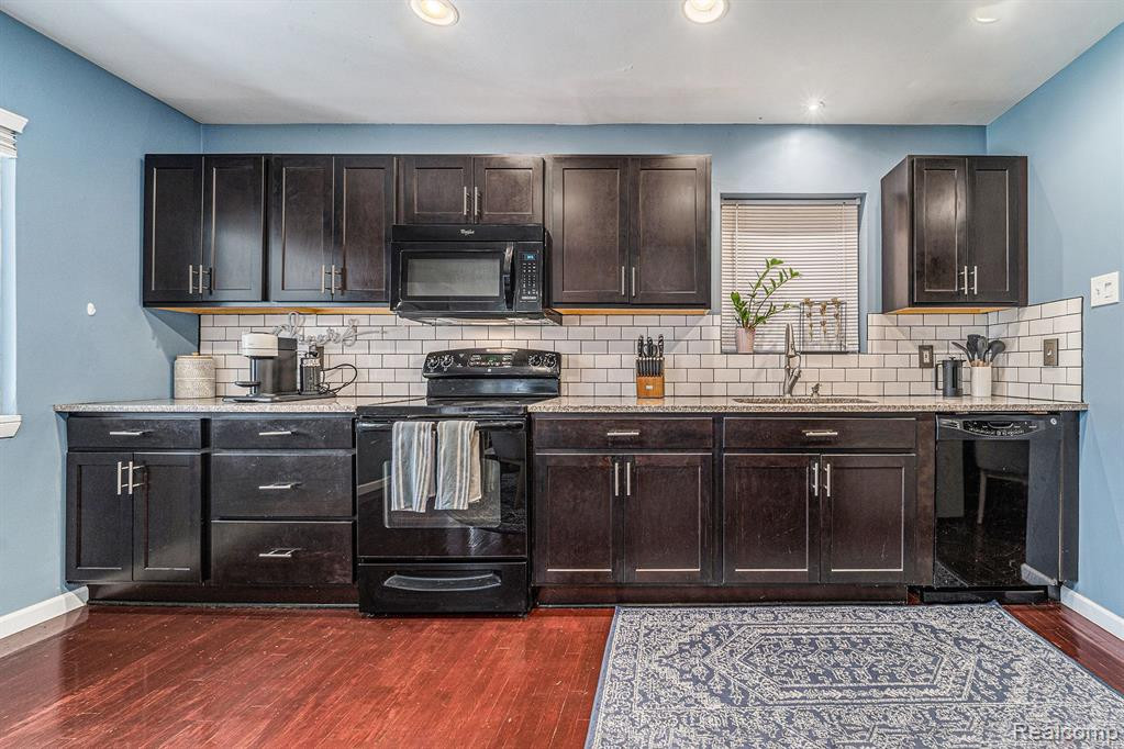 5760 CRESCENT Road, Waterford, MI 48327 — Photo 9
