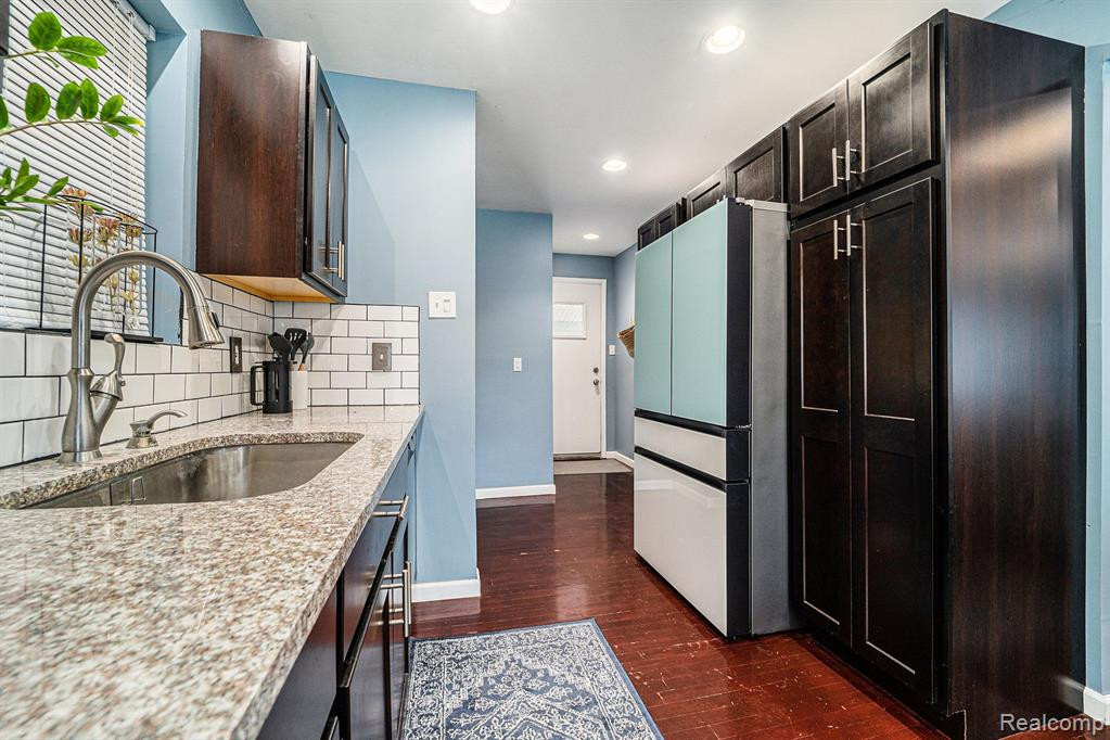 5760 CRESCENT Road, Waterford, MI 48327 — Photo 12