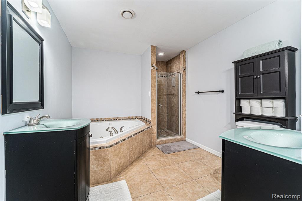 5760 CRESCENT Road, Waterford, MI 48327 — Photo 18