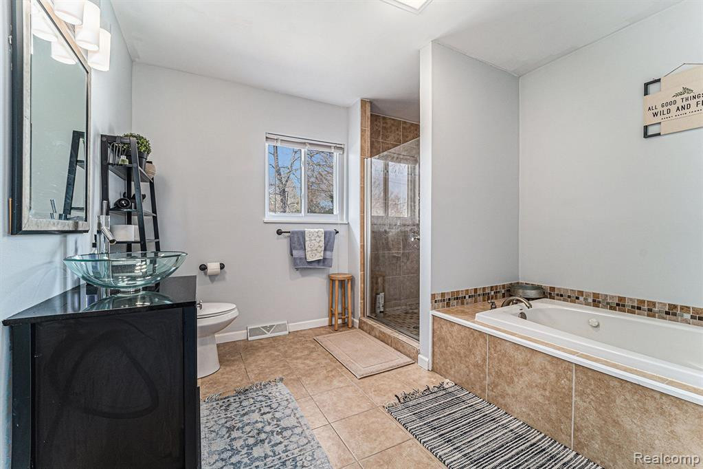 5760 CRESCENT Road, Waterford, MI 48327 — Photo 23