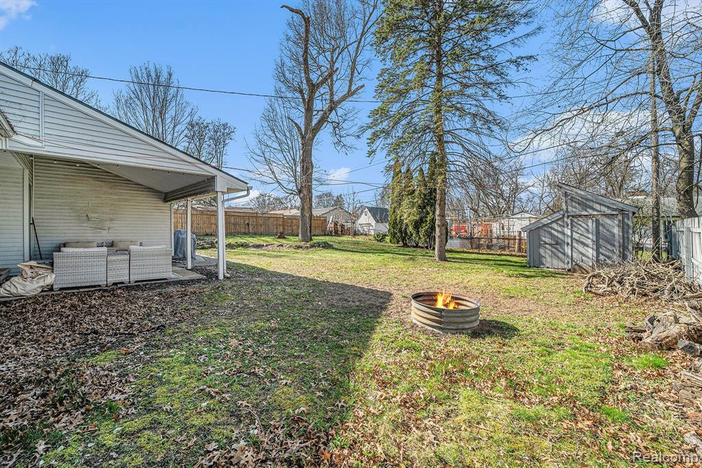 5760 CRESCENT Road, Waterford, MI 48327 — Photo 28