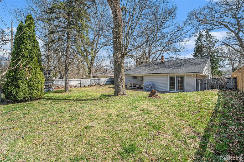 5760 CRESCENT Road, Waterford, MI 48327 — Photo 29