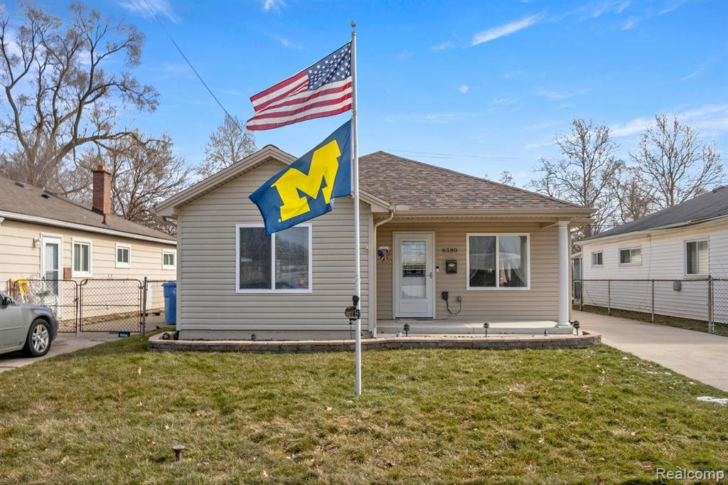 6580 N WAVERLY Street, Dearborn Heights, MI 48127 — front exterior