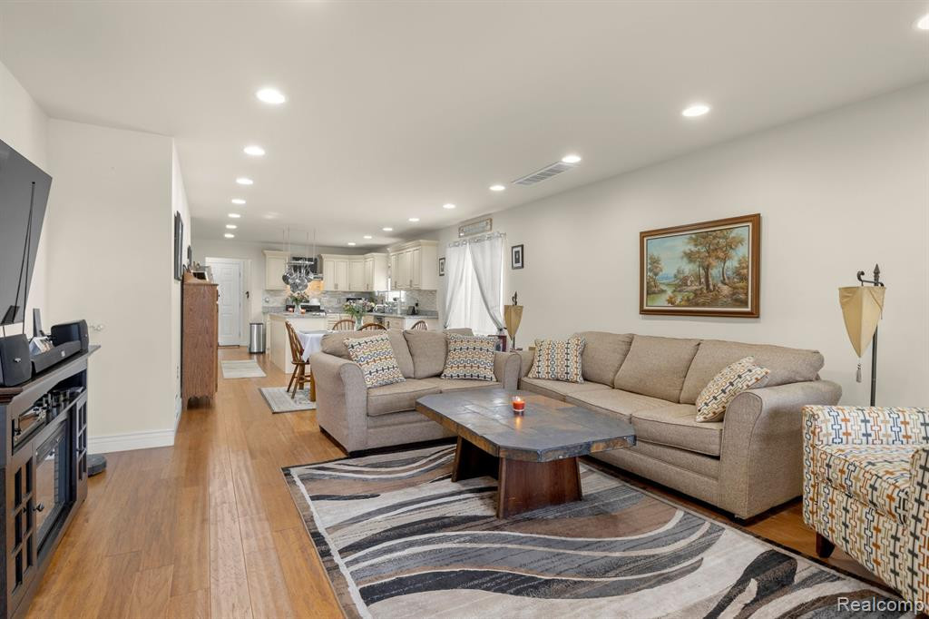 6580 N WAVERLY Street, Dearborn Heights, MI 48127 — Photo 5