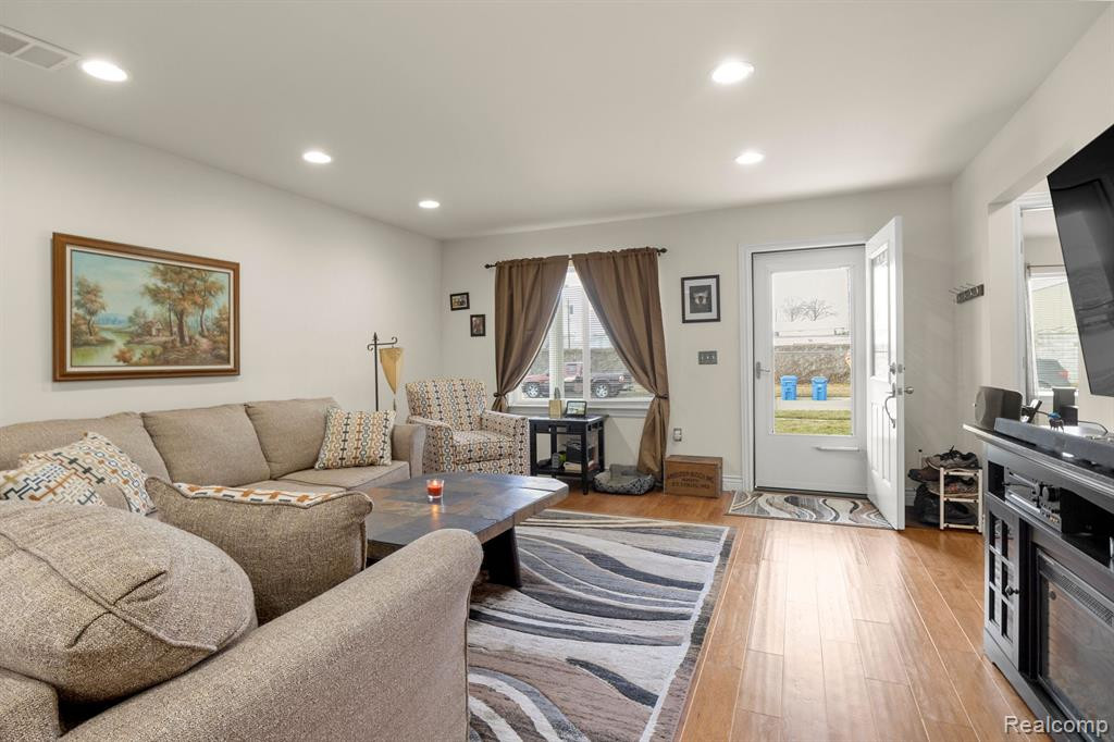 6580 N WAVERLY Street, Dearborn Heights, MI 48127 — Photo 9