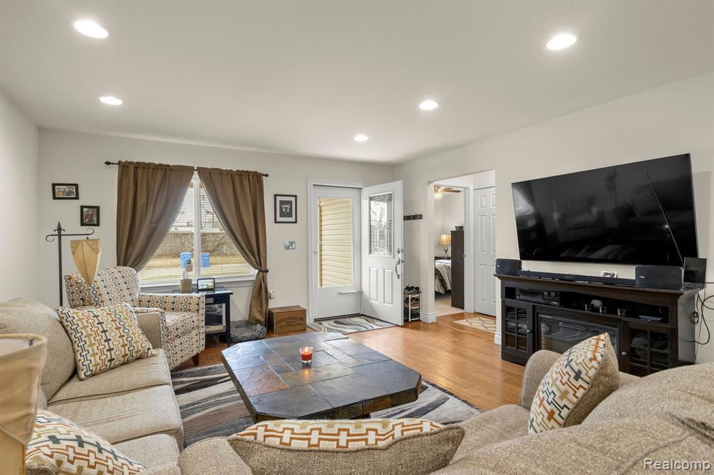 6580 N WAVERLY Street, Dearborn Heights, MI 48127 — Photo 11