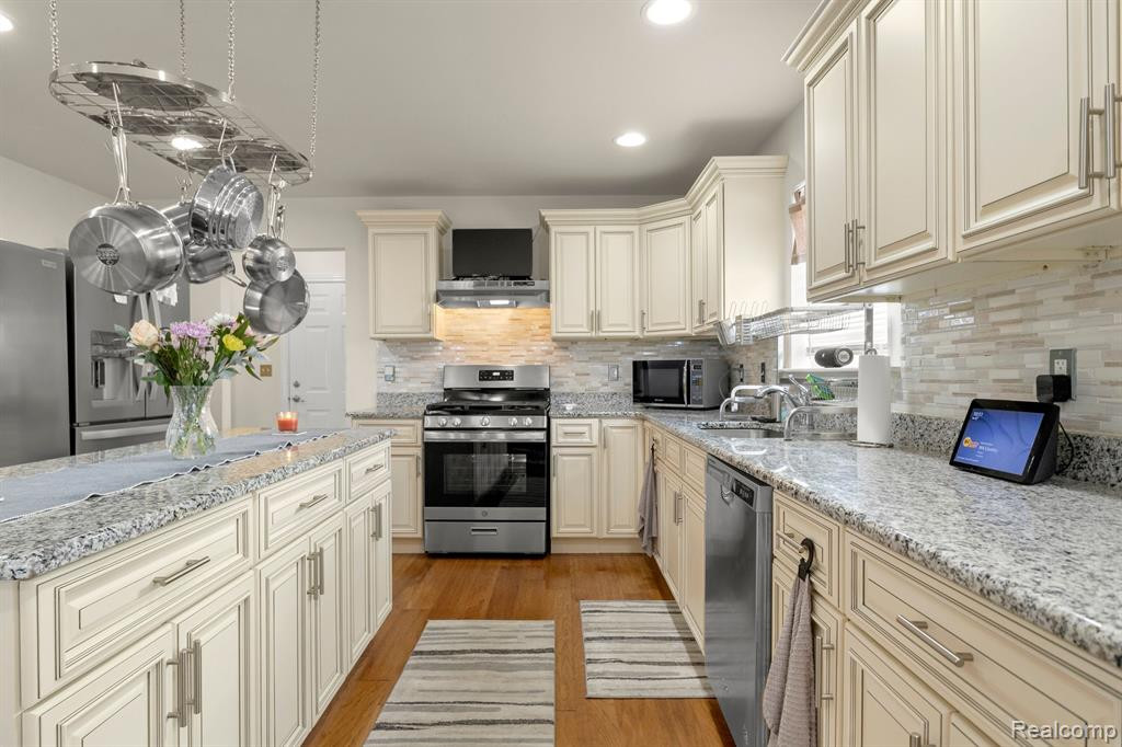 6580 N WAVERLY Street, Dearborn Heights, MI 48127 — Photo 16