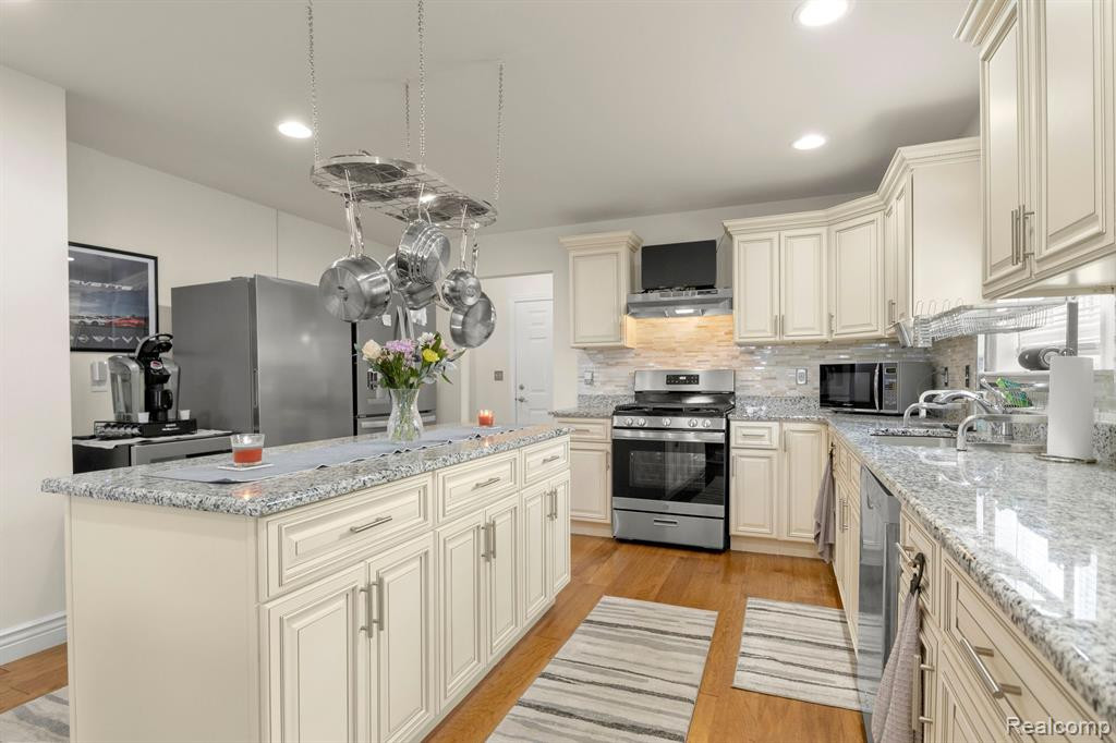 6580 N WAVERLY Street, Dearborn Heights, MI 48127 — Photo 17