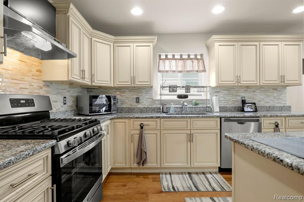 6580 N WAVERLY Street, Dearborn Heights, MI 48127 — Photo 18
