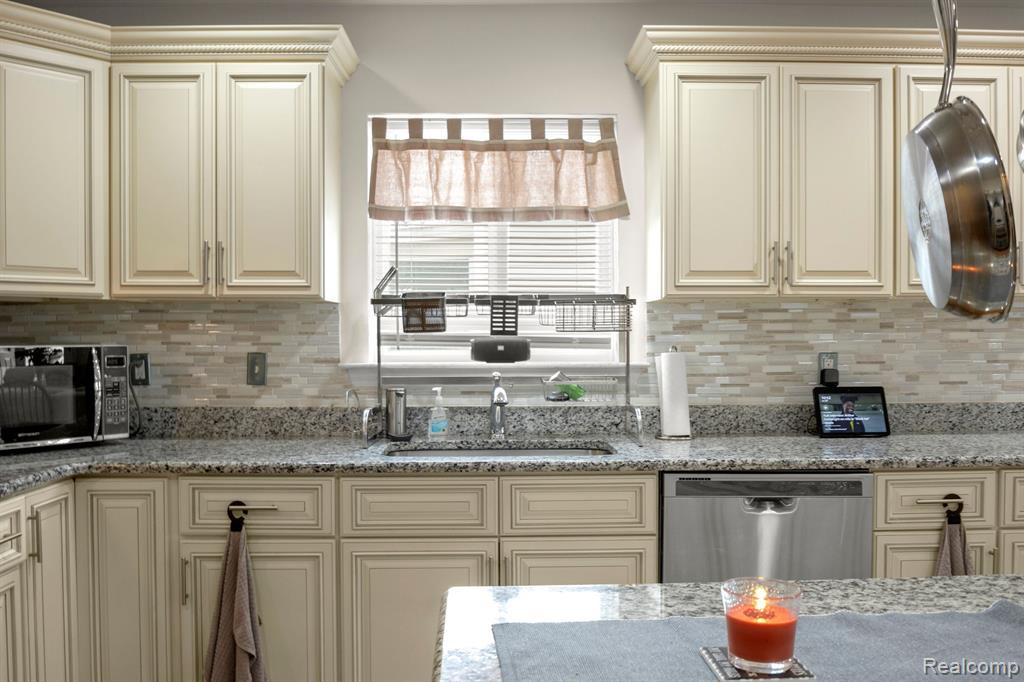 6580 N WAVERLY Street, Dearborn Heights, MI 48127 — Photo 20