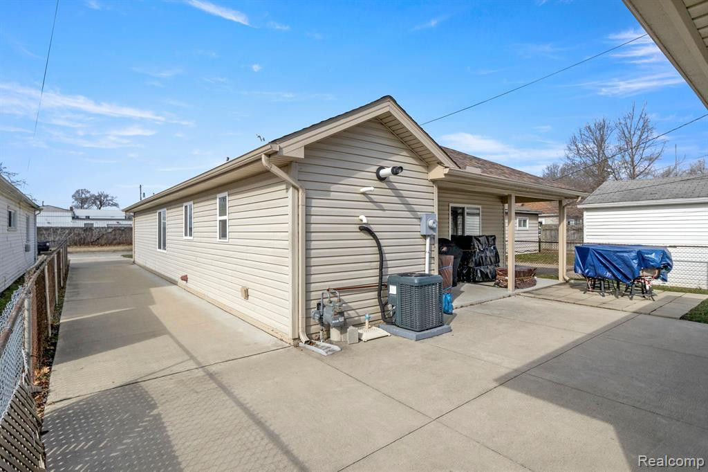 6580 N WAVERLY Street, Dearborn Heights, MI 48127 — Photo 32