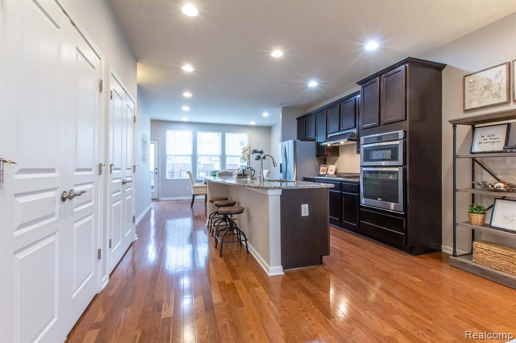 863 Barclay Circle, Rochester Hills, MI 48307 — Photo 8