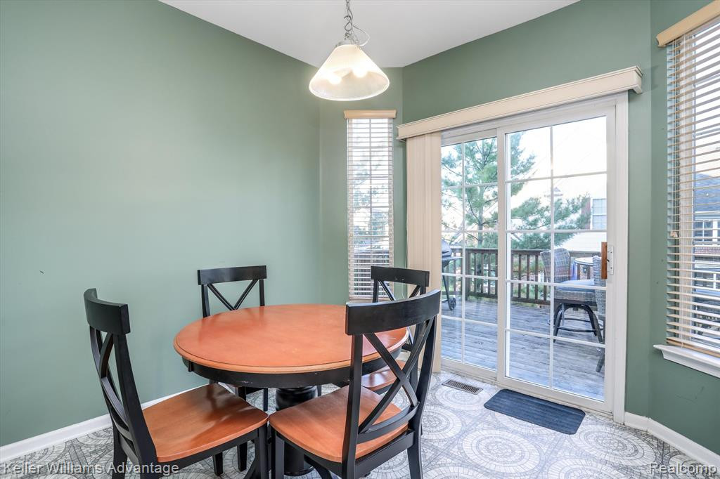 29274 DOUGLAS Drive, Novi, MI 48377 — Photo 11