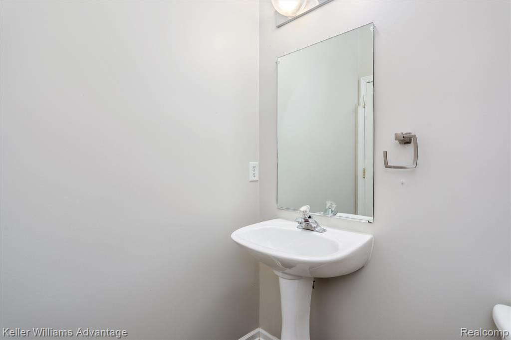 29274 DOUGLAS Drive, Novi, MI 48377 — Photo 13