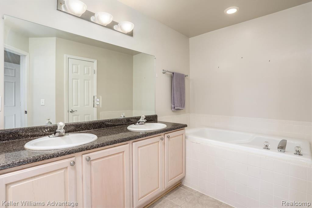 29274 DOUGLAS Drive, Novi, MI 48377 — Photo 17