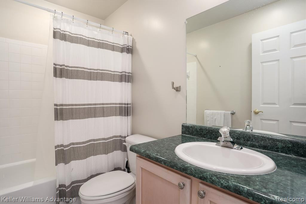 29274 DOUGLAS Drive, Novi, MI 48377 — Photo 19