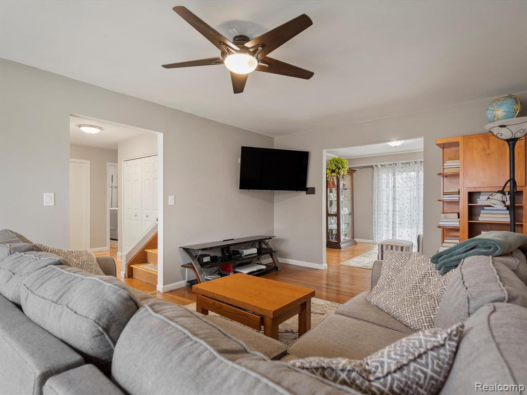 8546 SOUTHFIELD Drive, Shelby Twp, MI 48316 — Photo 9