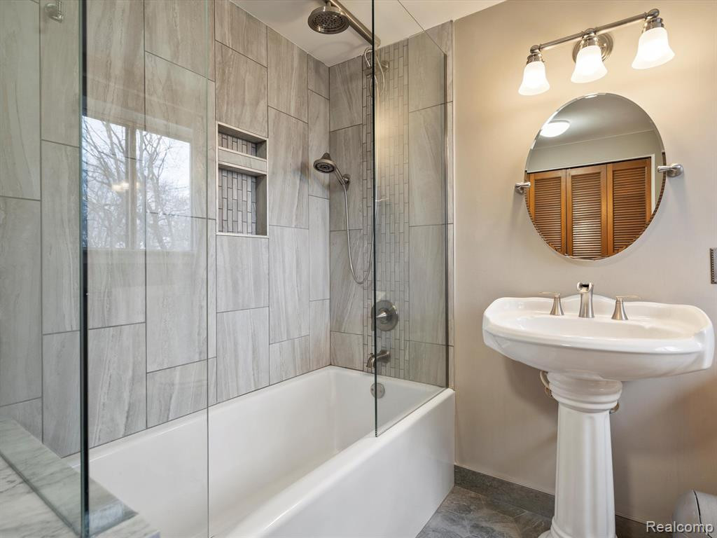 8546 SOUTHFIELD Drive, Shelby Twp, MI 48316 — Photo 25