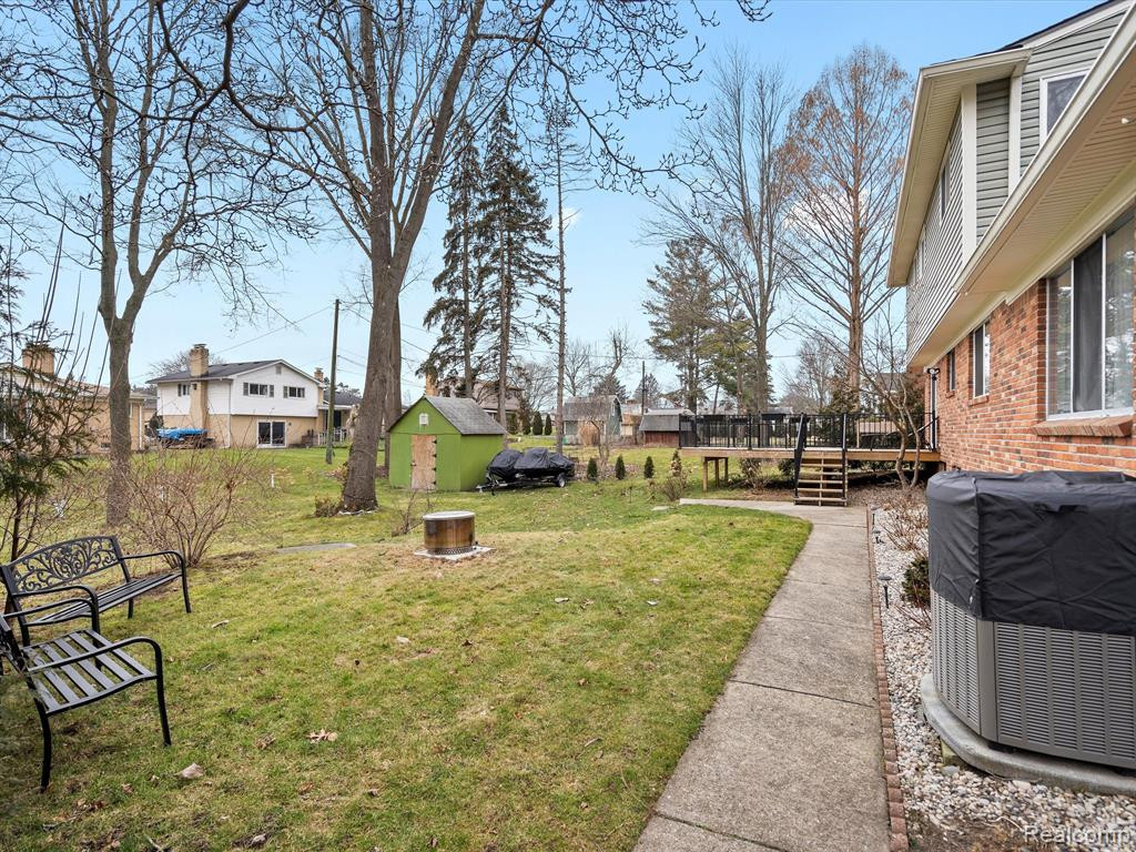 8546 SOUTHFIELD Drive, Shelby Twp, MI 48316 — Photo 34