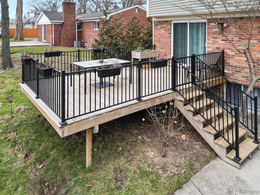8546 SOUTHFIELD Drive, Shelby Twp, MI 48316 — Photo 39