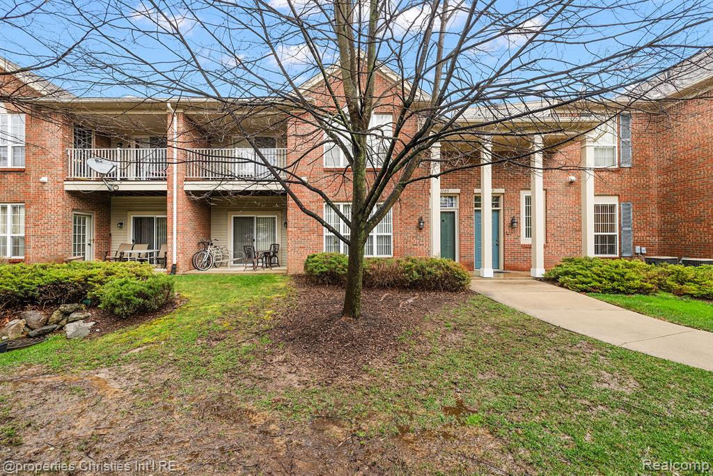 1105 Saratoga Boulevard, 3, Walled Lake, MI 48390 — Photo 2