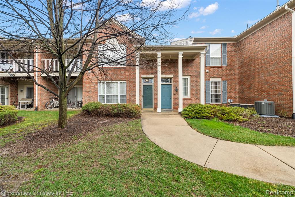 1105 Saratoga Boulevard, 3, Walled Lake, MI 48390 — Photo 3