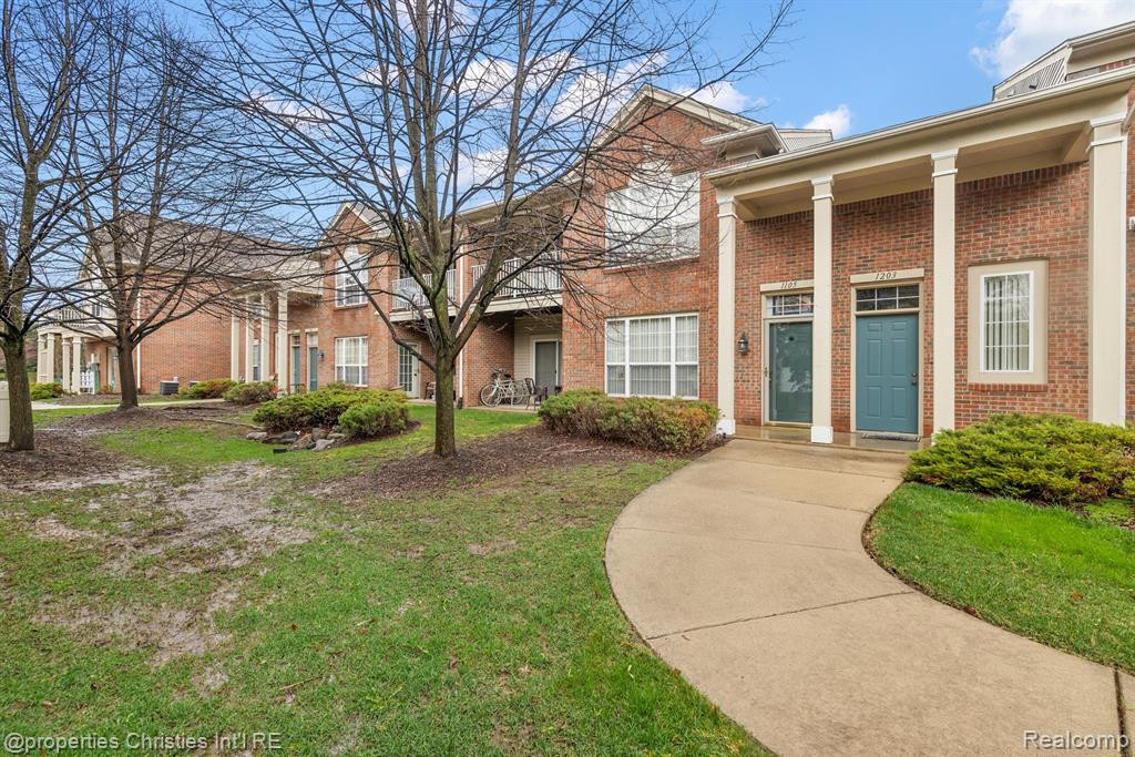1105 Saratoga Boulevard, 3, Walled Lake, MI 48390 — Photo 4