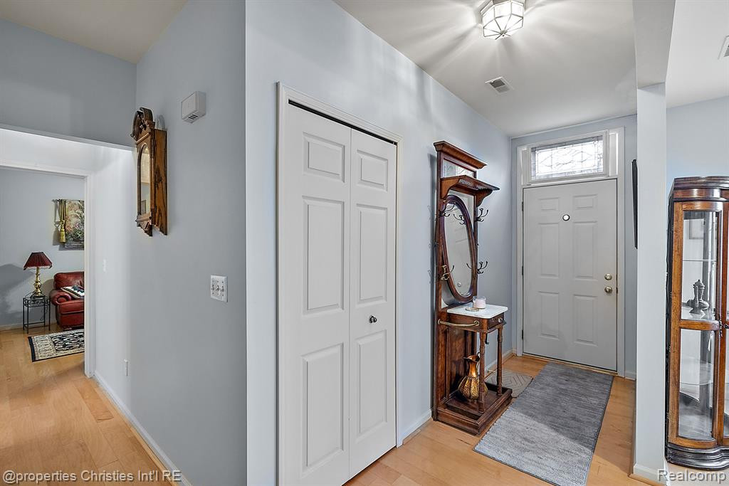 1105 Saratoga Boulevard, 3, Walled Lake, MI 48390 — Photo 5