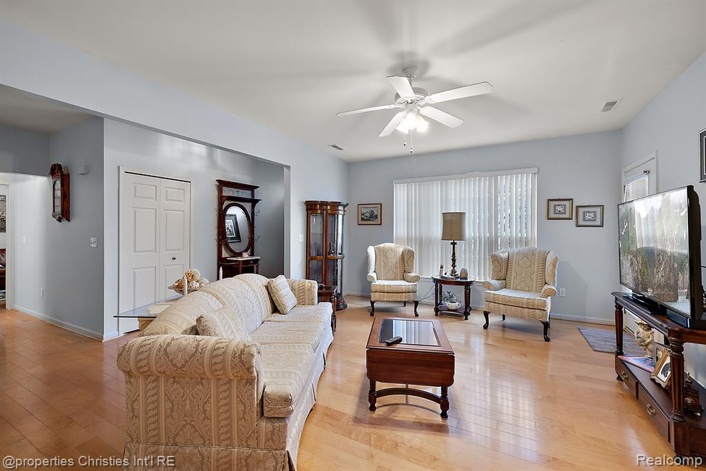 1105 Saratoga Boulevard, 3, Walled Lake, MI 48390 — Photo 6