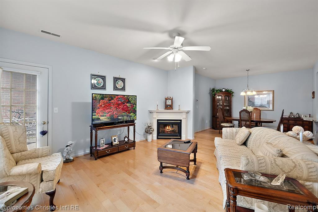 1105 Saratoga Boulevard, 3, Walled Lake, MI 48390 — Photo 9