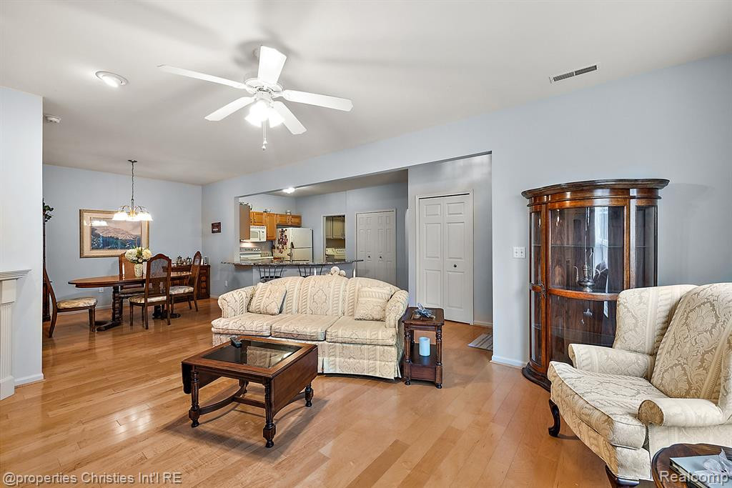 1105 Saratoga Boulevard, 3, Walled Lake, MI 48390 — Photo 10