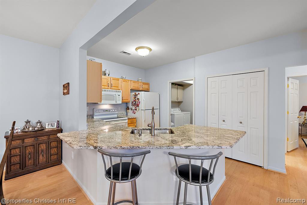 1105 Saratoga Boulevard, 3, Walled Lake, MI 48390 — Photo 14
