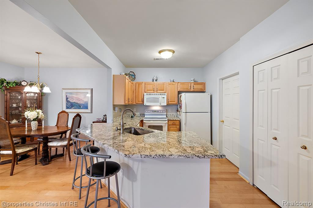 1105 Saratoga Boulevard, 3, Walled Lake, MI 48390 — Photo 15