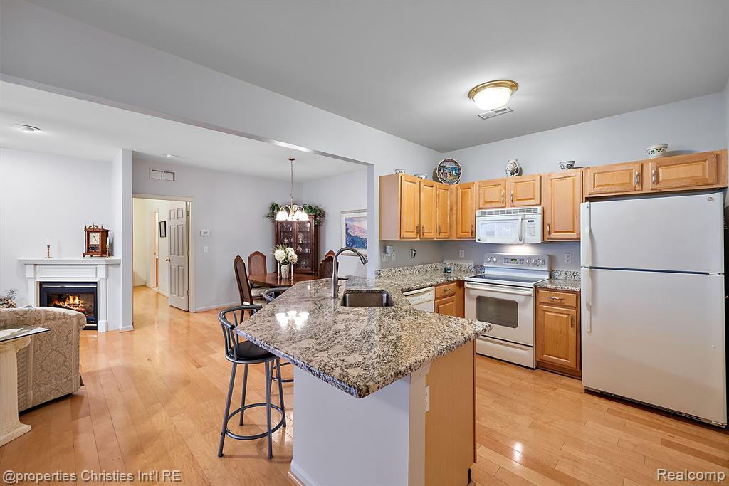 1105 Saratoga Boulevard, 3, Walled Lake, MI 48390 — Photo 16