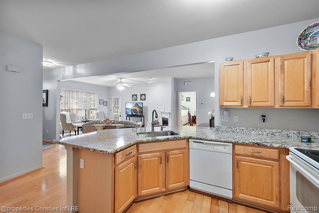 1105 Saratoga Boulevard, 3, Walled Lake, MI 48390 — Photo 17