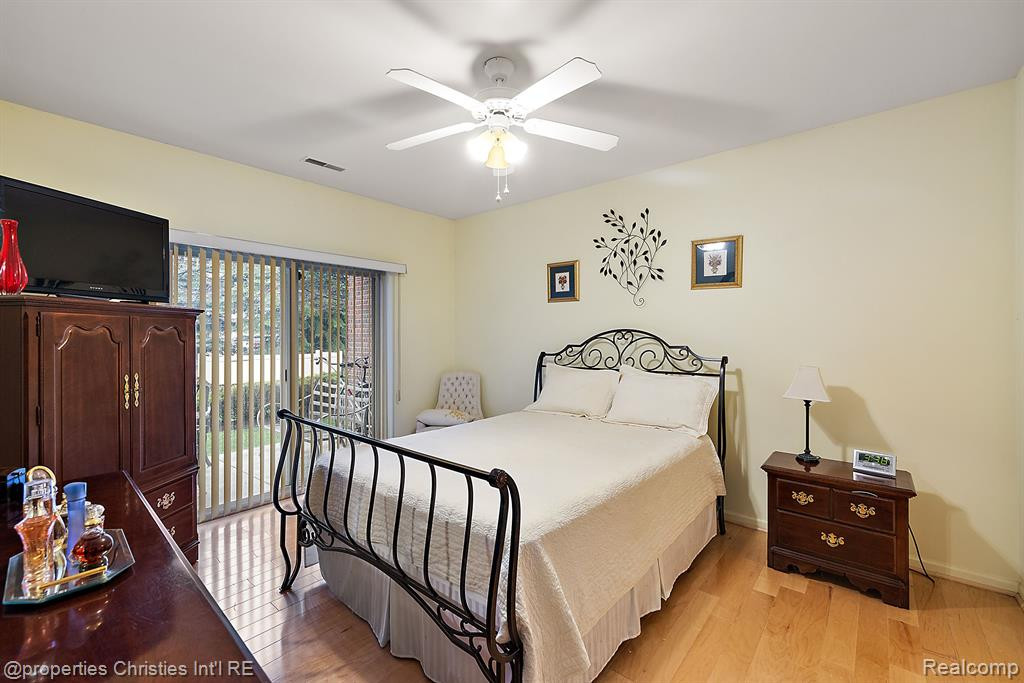 1105 Saratoga Boulevard, 3, Walled Lake, MI 48390 — Photo 19