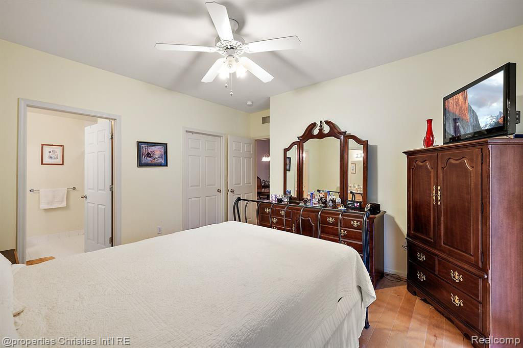 1105 Saratoga Boulevard, 3, Walled Lake, MI 48390 — Photo 20
