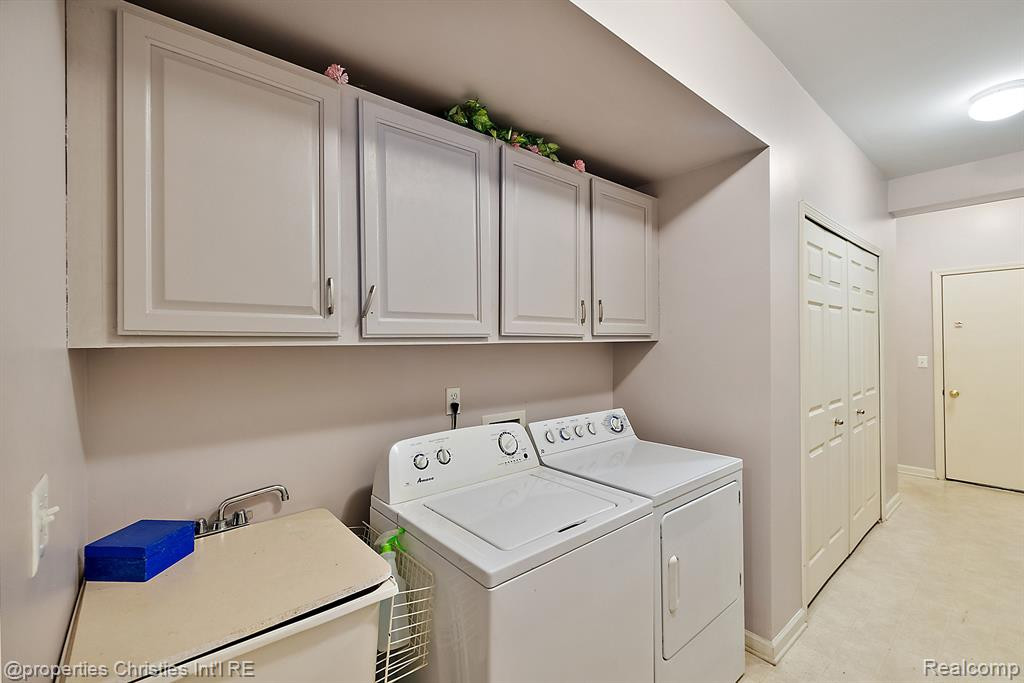 1105 Saratoga Boulevard, 3, Walled Lake, MI 48390 — Photo 29