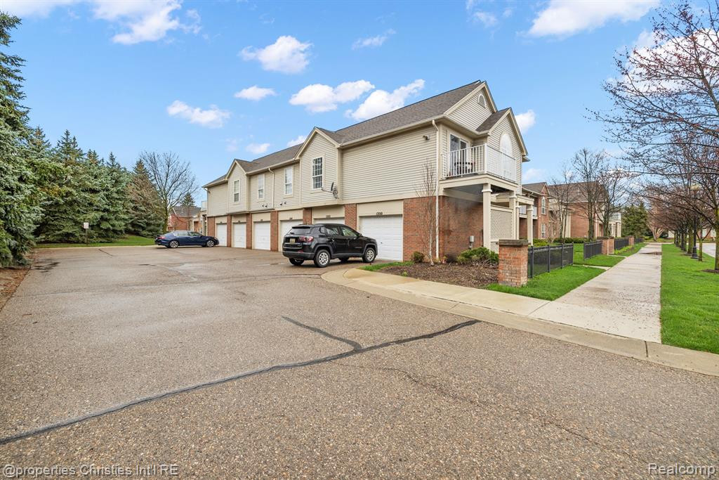 1105 Saratoga Boulevard, 3, Walled Lake, MI 48390 — Photo 37