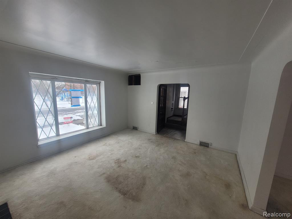 5567 NEWPORT Street, Detroit, MI 48213 — Photo 3