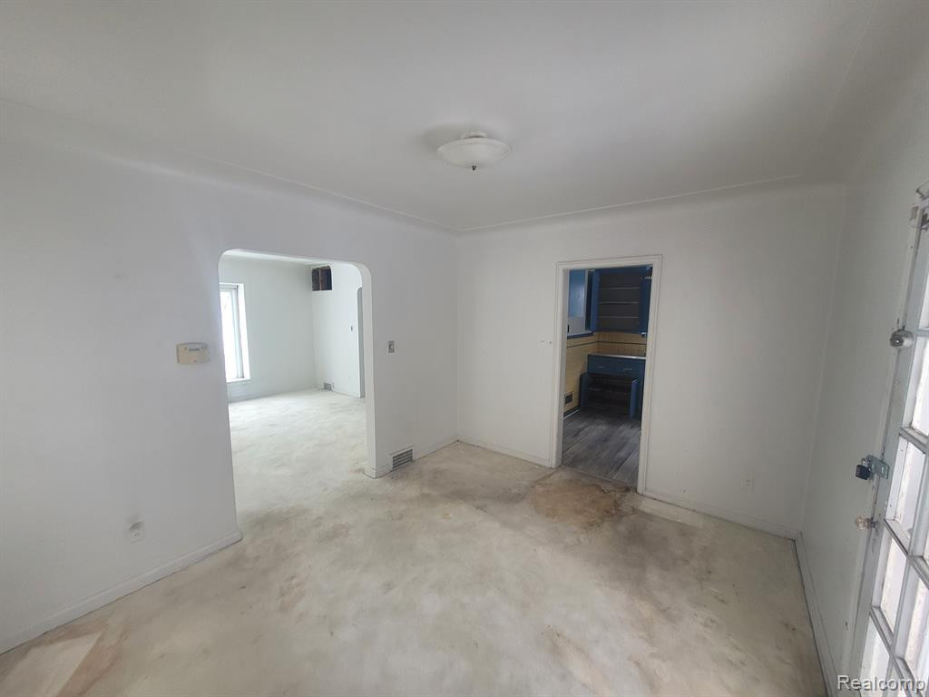 5567 NEWPORT Street, Detroit, MI 48213 — Photo 5
