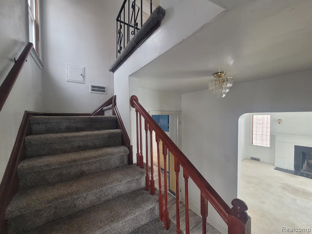 5567 NEWPORT Street, Detroit, MI 48213 — Photo 10