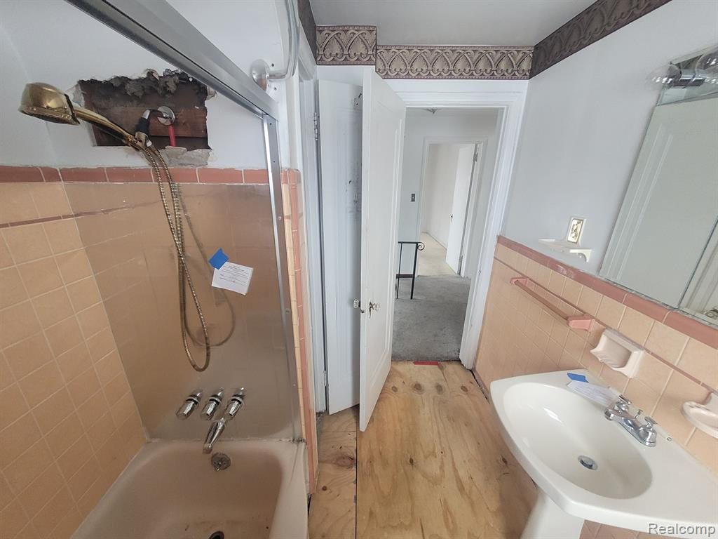 5567 NEWPORT Street, Detroit, MI 48213 — Photo 13