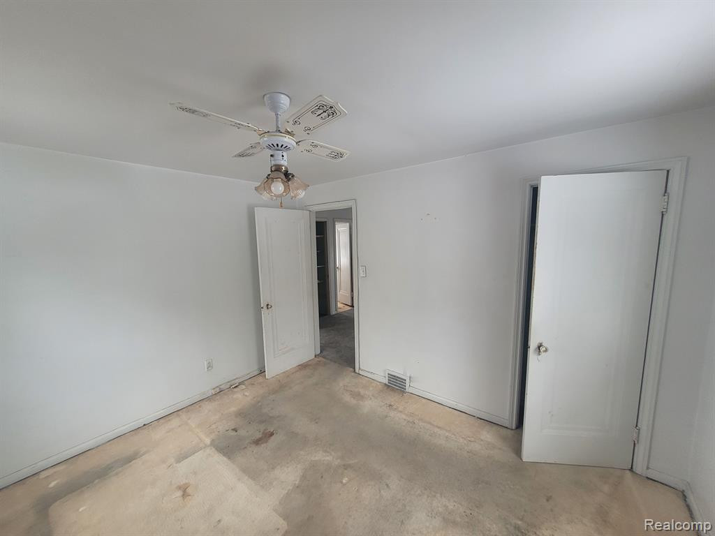 5567 NEWPORT Street, Detroit, MI 48213 — Photo 17