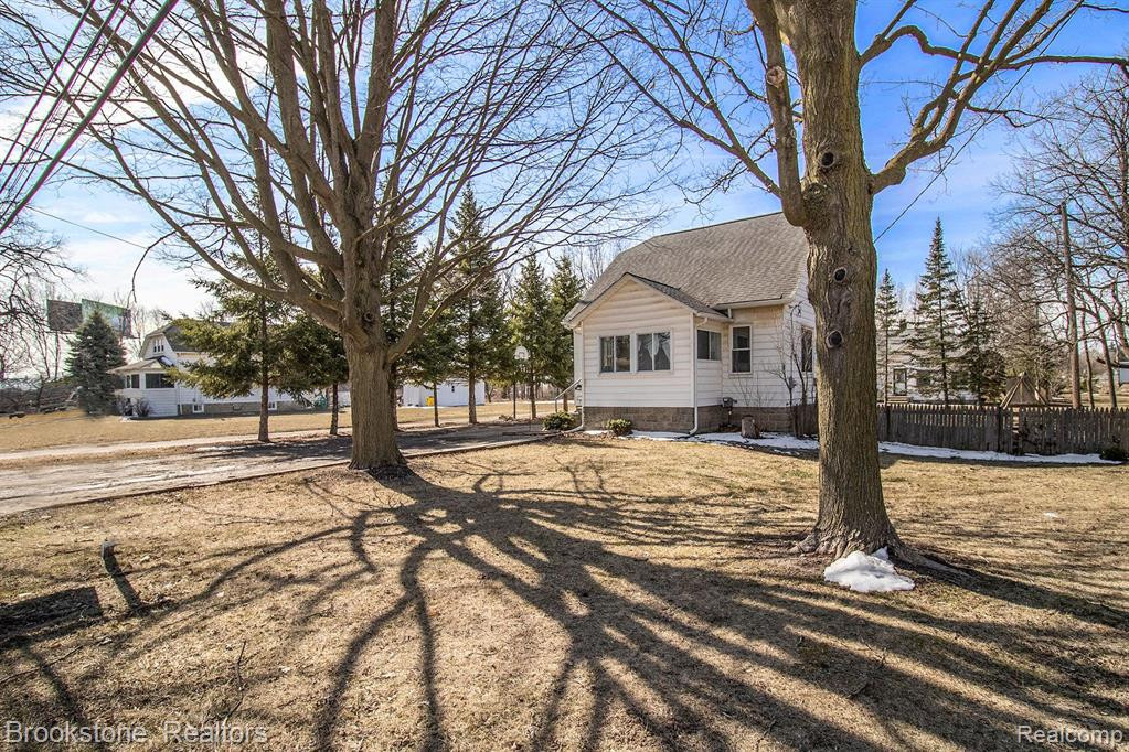 6644 AUBURN Road, Utica, MI 48317 — Photo 2