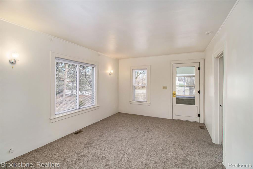 6644 AUBURN Road, Utica, MI 48317 — Photo 4
