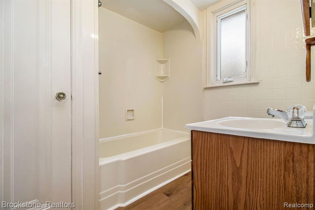 6644 AUBURN Road, Utica, MI 48317 — Photo 11