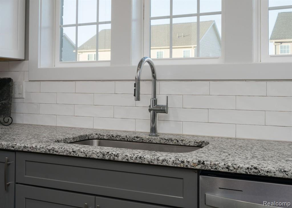 50614 MAYWOOD Drive, Canton, MI 48188 — Photo 10