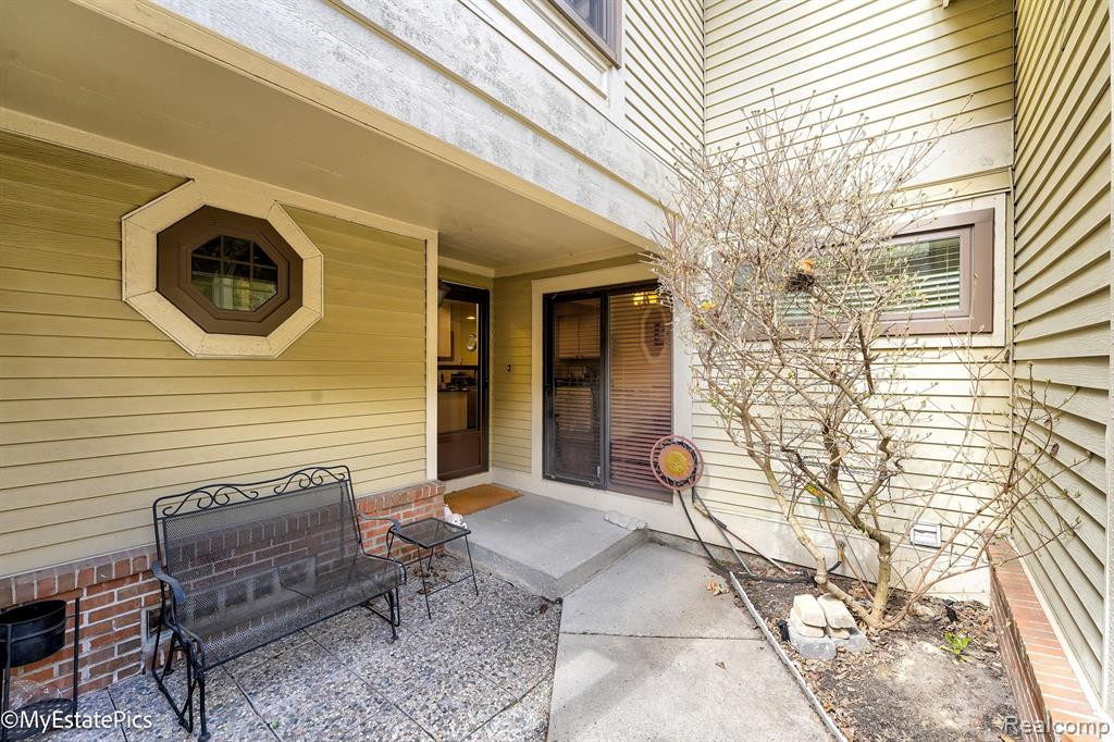 5644 DRAKE HOLLOW Drive E, West Bloomfield, MI — Photo 4