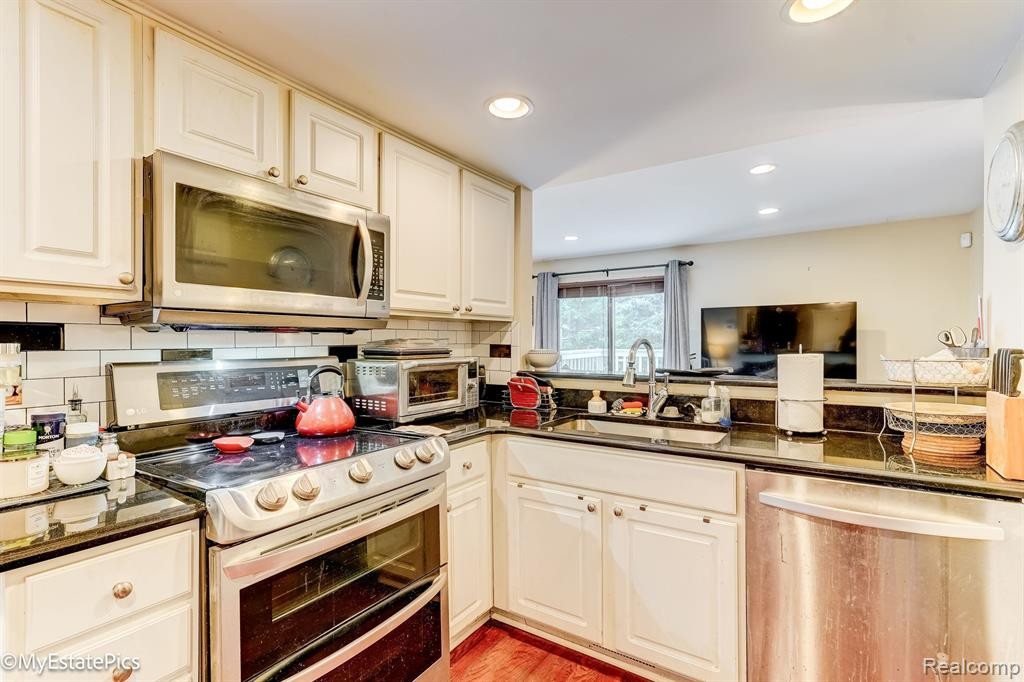 5644 DRAKE HOLLOW Drive E, West Bloomfield, MI — Photo 15